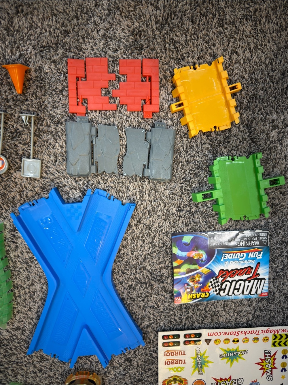As Seen On TV Magic Tracks Glow Crash Set - Blue, Green, Yellow, Pink - Picture 8 of 10